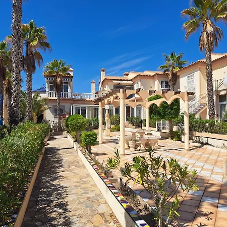 Schoenes Ruhiges Rooftop Mit Grosser Dachterrasse * 托雷维耶哈