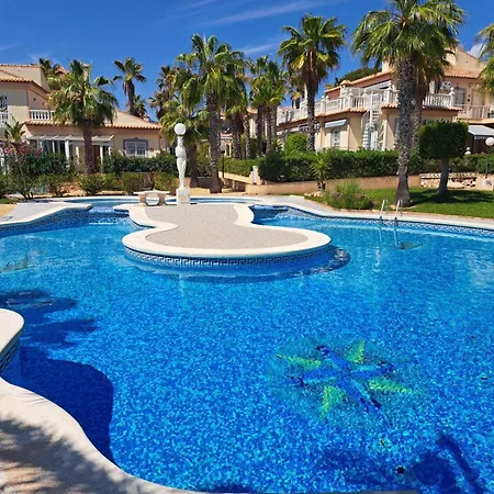 Schoenes Ruhiges Rooftop Mit Grosser Dachterrasse Torrevieja