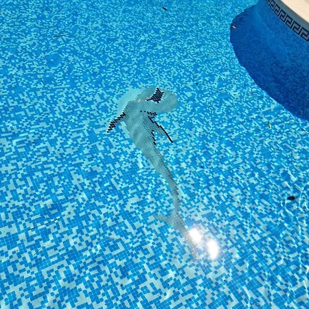 Апартаменты Schoenes Ruhiges Rooftop Mit Grosser Dachterrasse Торевьиа