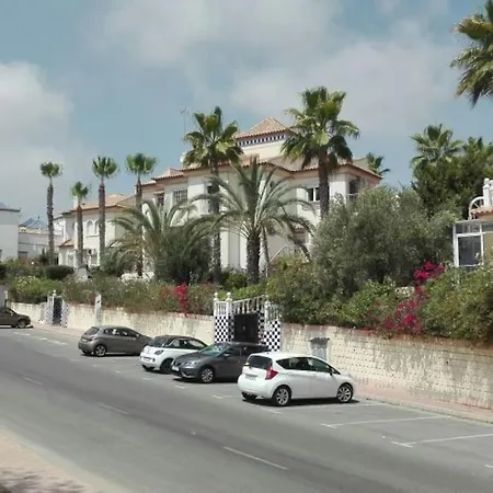 Schoenes Ruhiges Rooftop Mit Grosser Dachterrasse Τορεβιέχα