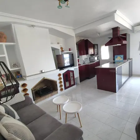 Schoenes Ruhiges Rooftop Mit Grosser Dachterrasse Τορεβιέχα